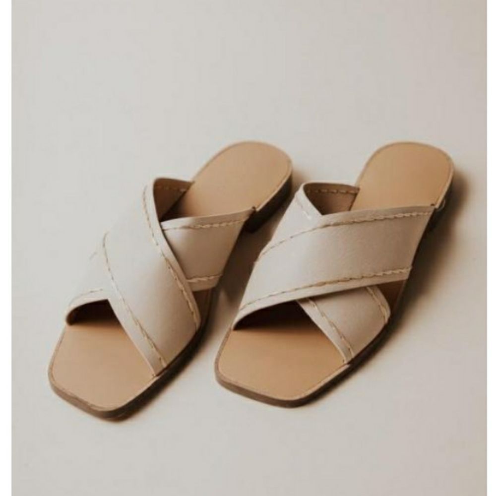 BOHME Madeleine cross 0very sandals